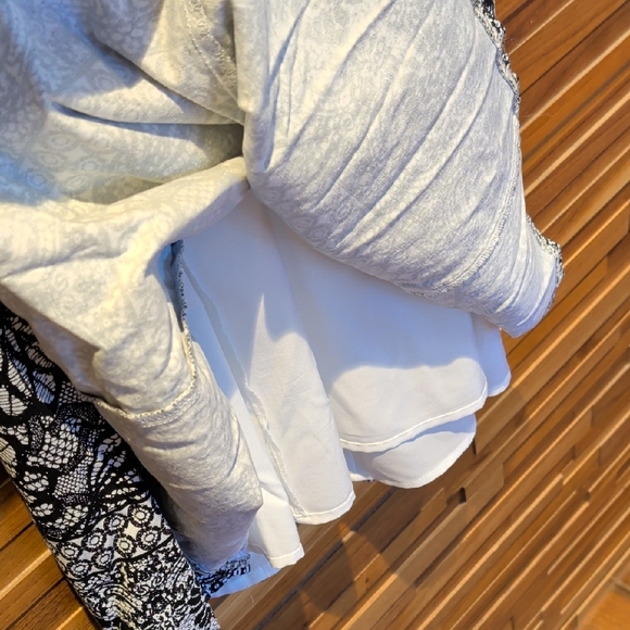 Adore Black and White Floral Lace Sleeveless Dress - Picture 4 of 9